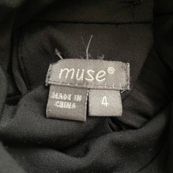 Gorgeous Black Halter Dress with Accordion Pleats – Size 4 – Soft & Elegant - Picture 5 of 16